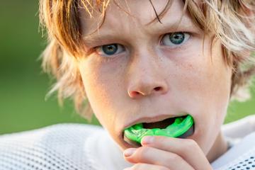 Πώς να φροντίζετε τα δόντια σας όταν συμμετέχετε σε σπορ!